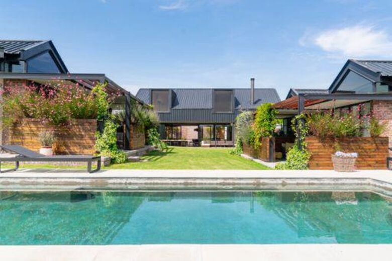 Sophisticated Farm Manor with Expansive Views and Luxurious Touches - Lynedoch, Stellenbosch, South Africa