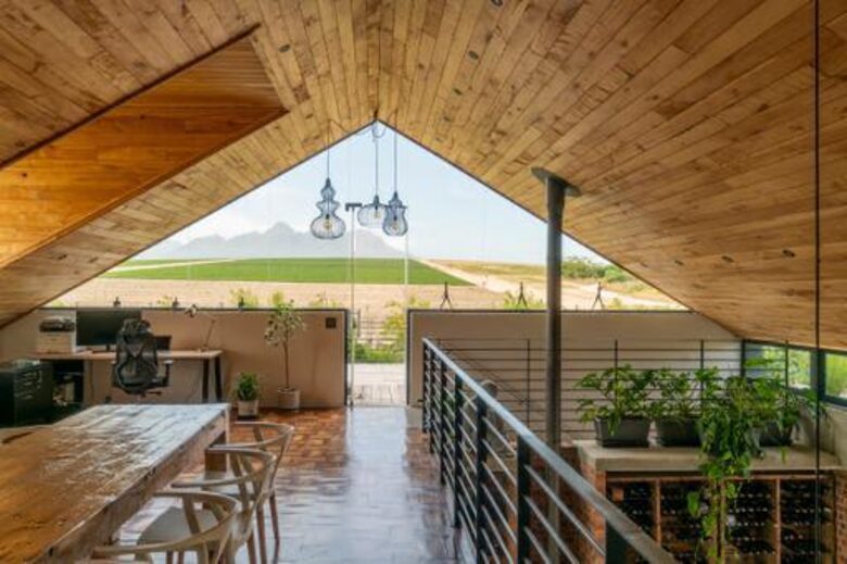 Sophisticated Farm Manor with Expansive Views and Luxurious Touches - Lynedoch, Stellenbosch, South Africa
