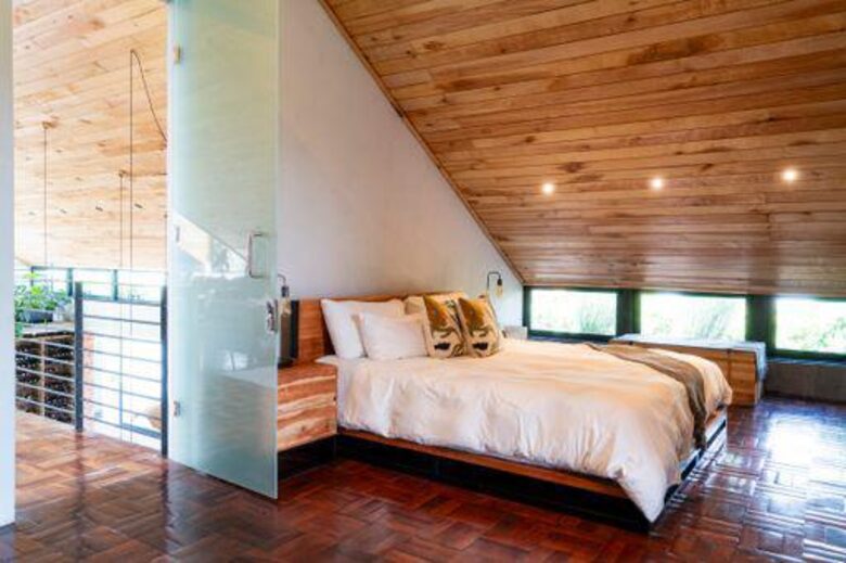 Sophisticated Farm Manor with Expansive Views and Luxurious Touches - Lynedoch, Stellenbosch, South Africa