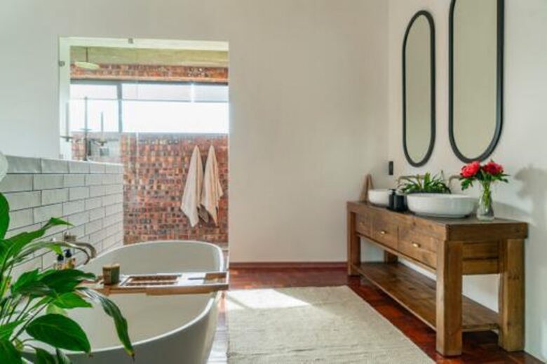 Sophisticated Farm Manor with Expansive Views and Luxurious Touches - Lynedoch, Stellenbosch, South Africa