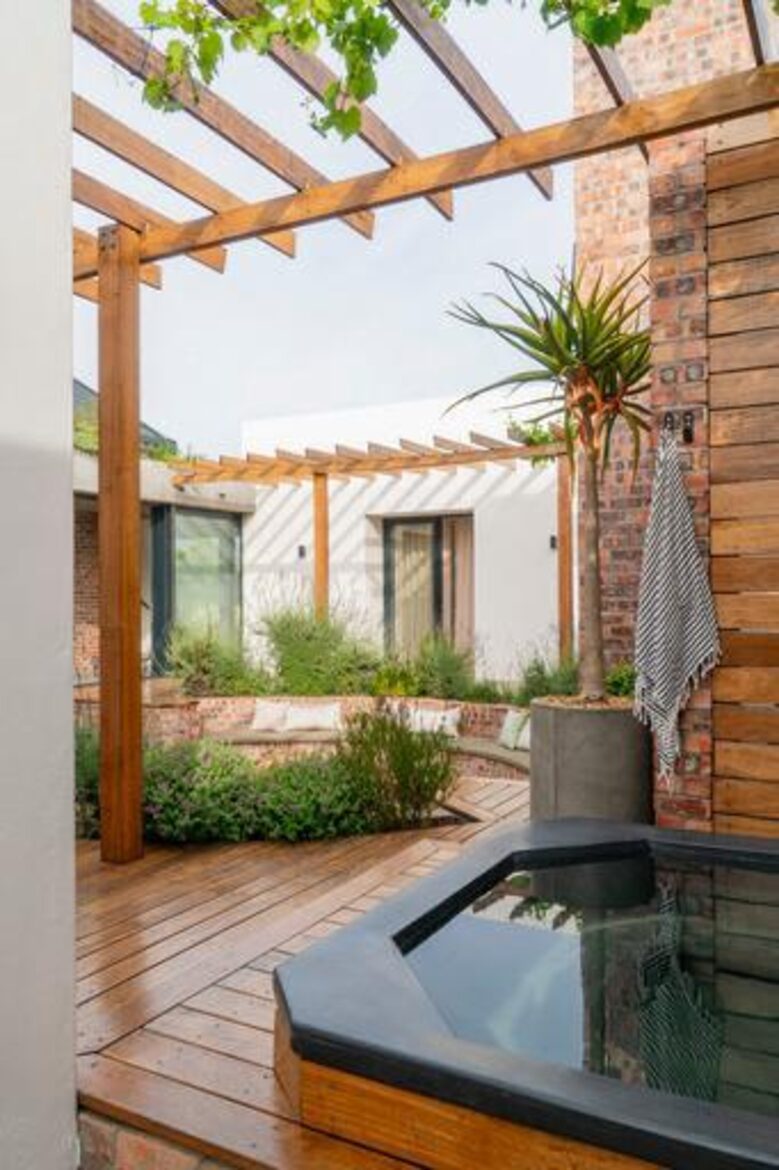 Sophisticated Farm Manor with Expansive Views and Luxurious Touches - Lynedoch, Stellenbosch, South Africa