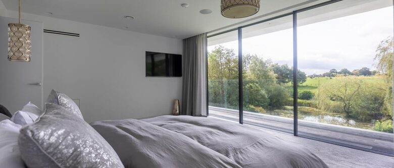 Sophisticated Countryside Estate with Private Par-3 - Knutsford, United Kingdom