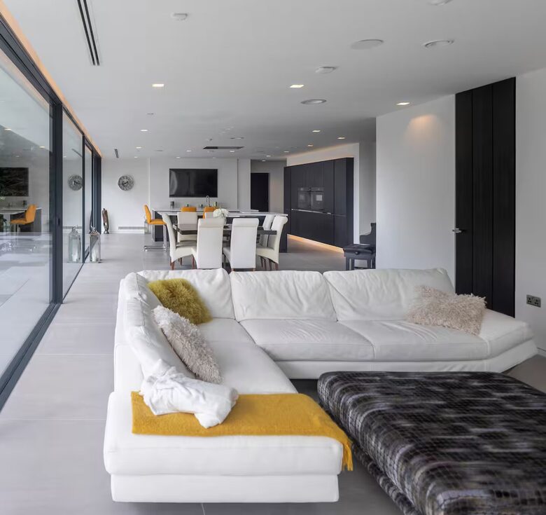 Sophisticated Countryside Estate with Private Par-3 - Knutsford, United Kingdom