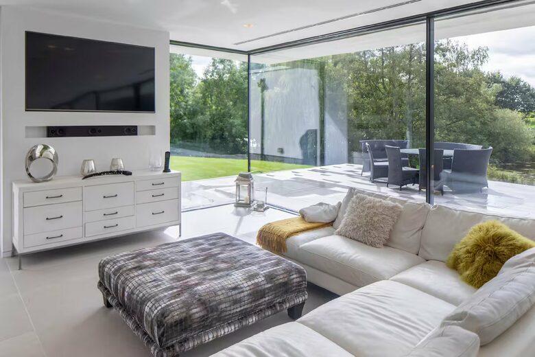 Sophisticated Countryside Estate with Private Par-3 - Knutsford, United Kingdom