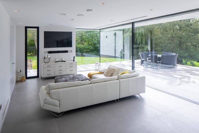 Sophisticated Countryside Estate with Private Par-3 - Knutsford, United Kingdom