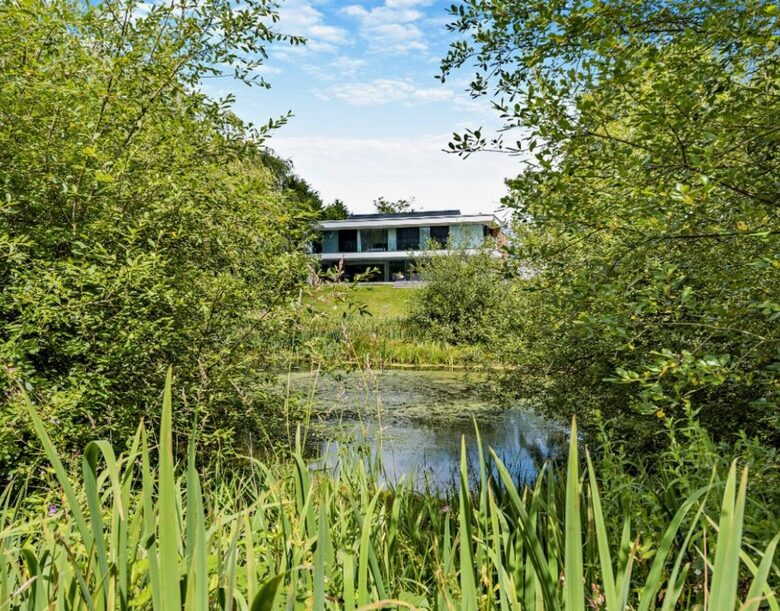 Sophisticated Countryside Estate with Private Par-3 - Knutsford, United Kingdom