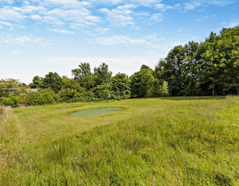 Sophisticated Countryside Estate with Private Par-3 - Knutsford, United Kingdom