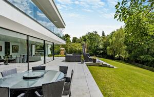 Sophisticated Countryside Estate with Private Par-3 - Knutsford, United Kingdom