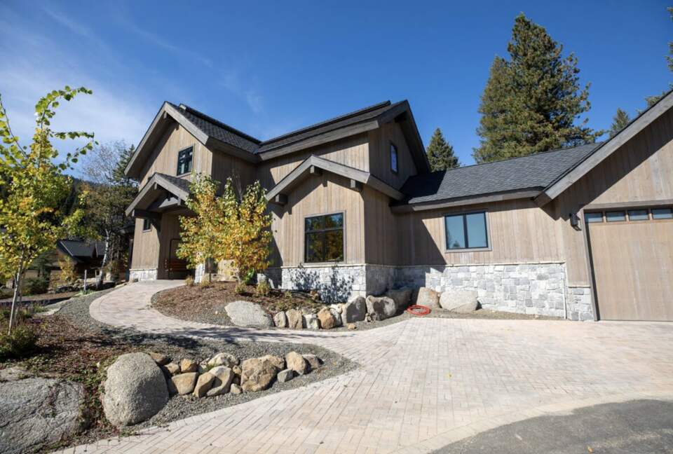 Ski-In/Ski-Out Modern Chalet in Tamarack Resort - Donnelly, Idaho