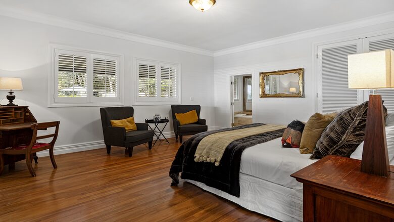 POUAKAI SUITE