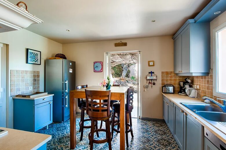 Refined Pont Royal Retreat with Heated Pool - Mallemort Pont Royal, France