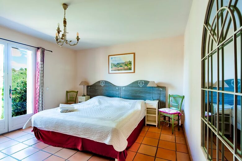 Refined Pont Royal Retreat with Heated Pool - Mallemort Pont Royal, France