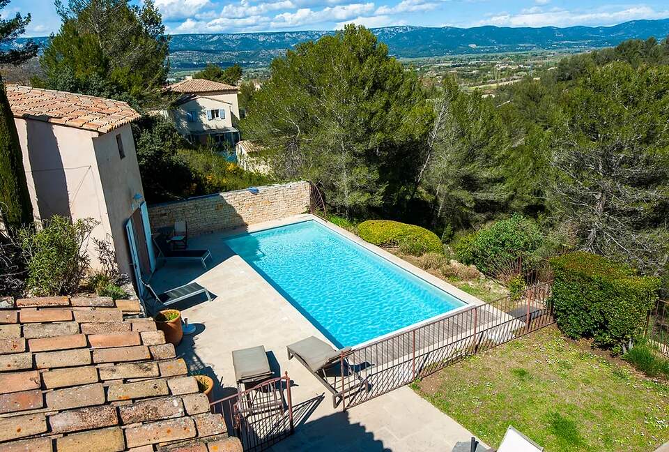 Refined Pont Royal Retreat with Heated Pool - Mallemort Pont Royal, France