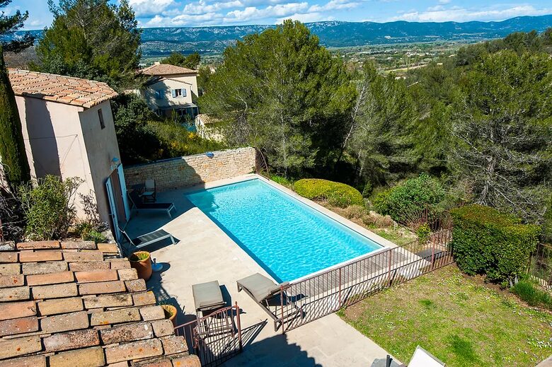 Refined Pont Royal Retreat with Heated Pool - Mallemort Pont Royal, France