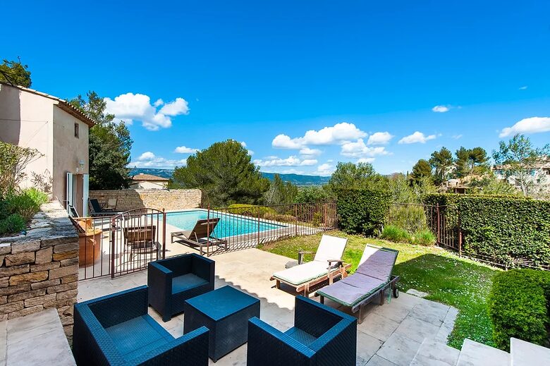 Refined Pont Royal Retreat with Heated Pool - Mallemort Pont Royal, France