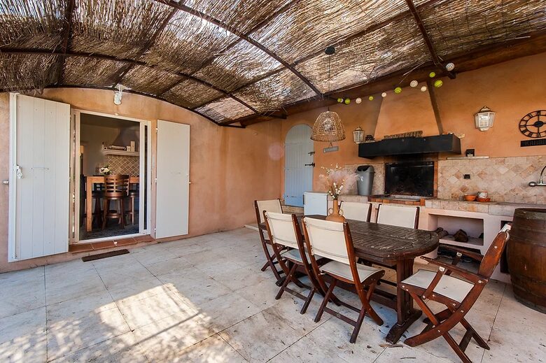 Refined Pont Royal Retreat with Heated Pool - Mallemort Pont Royal, France