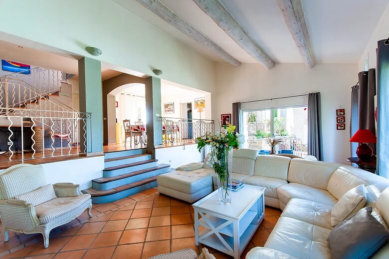 Refined Pont Royal Retreat with Heated Pool - Mallemort Pont Royal, France