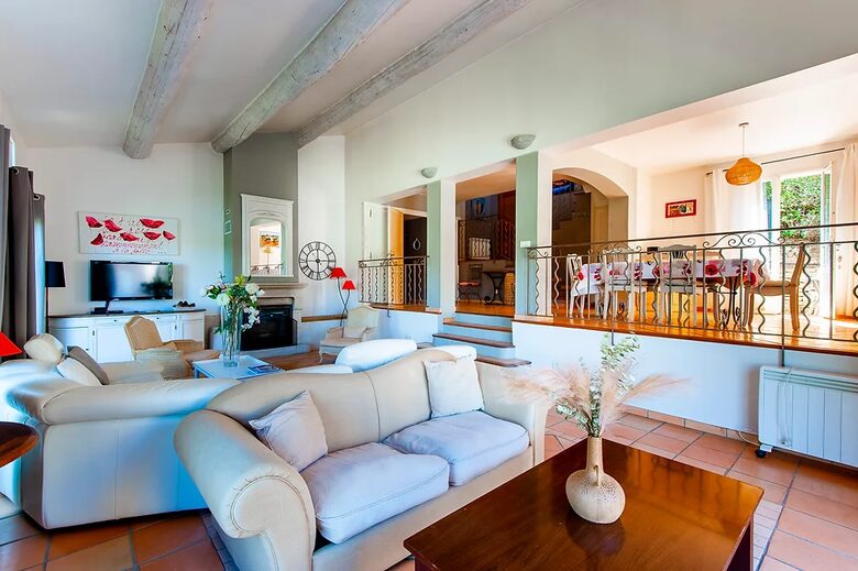Refined Pont Royal Retreat with Heated Pool - Mallemort Pont Royal, France