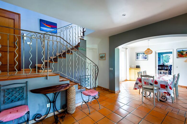 Refined Pont Royal Retreat with Heated Pool - Mallemort Pont Royal, France