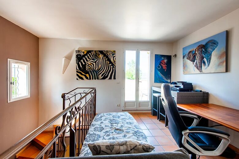 Refined Pont Royal Retreat with Heated Pool - Mallemort Pont Royal, France