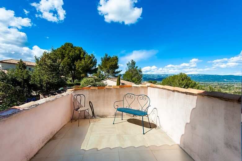 Refined Pont Royal Retreat with Heated Pool - Mallemort Pont Royal, France