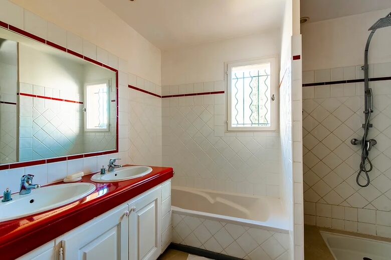 Refined Pont Royal Retreat with Heated Pool - Mallemort Pont Royal, France