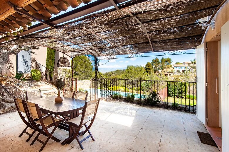 Refined Pont Royal Retreat with Heated Pool - Mallemort Pont Royal, France