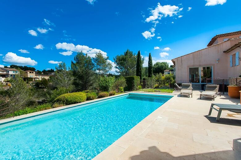 Refined Pont Royal Retreat with Heated Pool - Mallemort Pont Royal, France