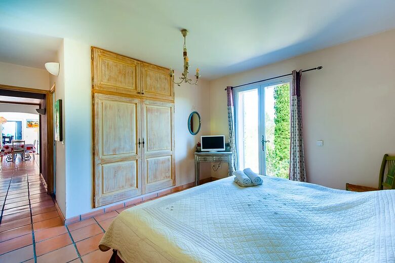 Refined Pont Royal Retreat with Heated Pool - Mallemort Pont Royal, France