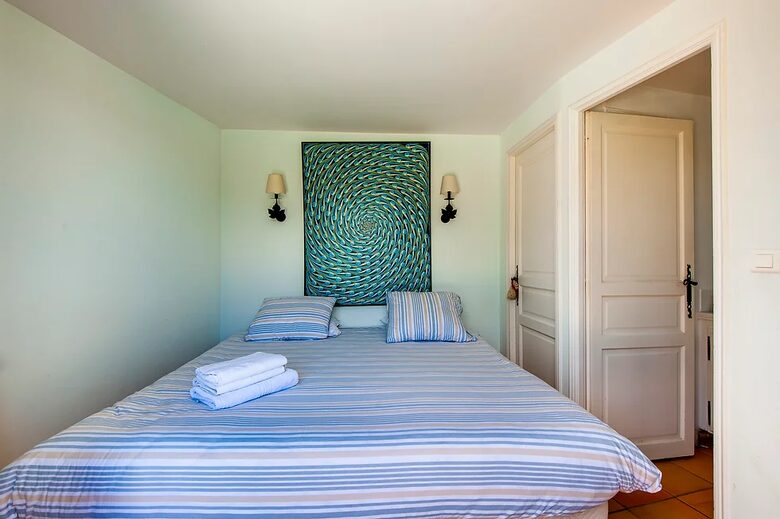 Refined Pont Royal Retreat with Heated Pool - Mallemort Pont Royal, France
