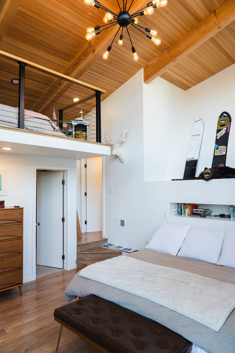 Large master bedroom w/ Loft + Vintage snowboard collection