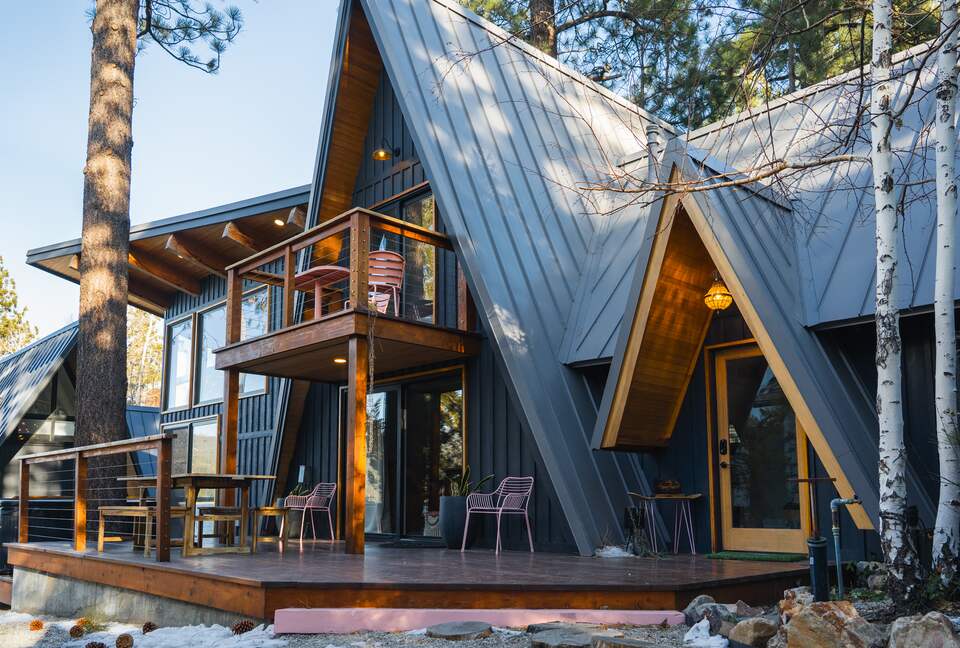 Jerry's Hideaway: Modern A-Frame on the Lake