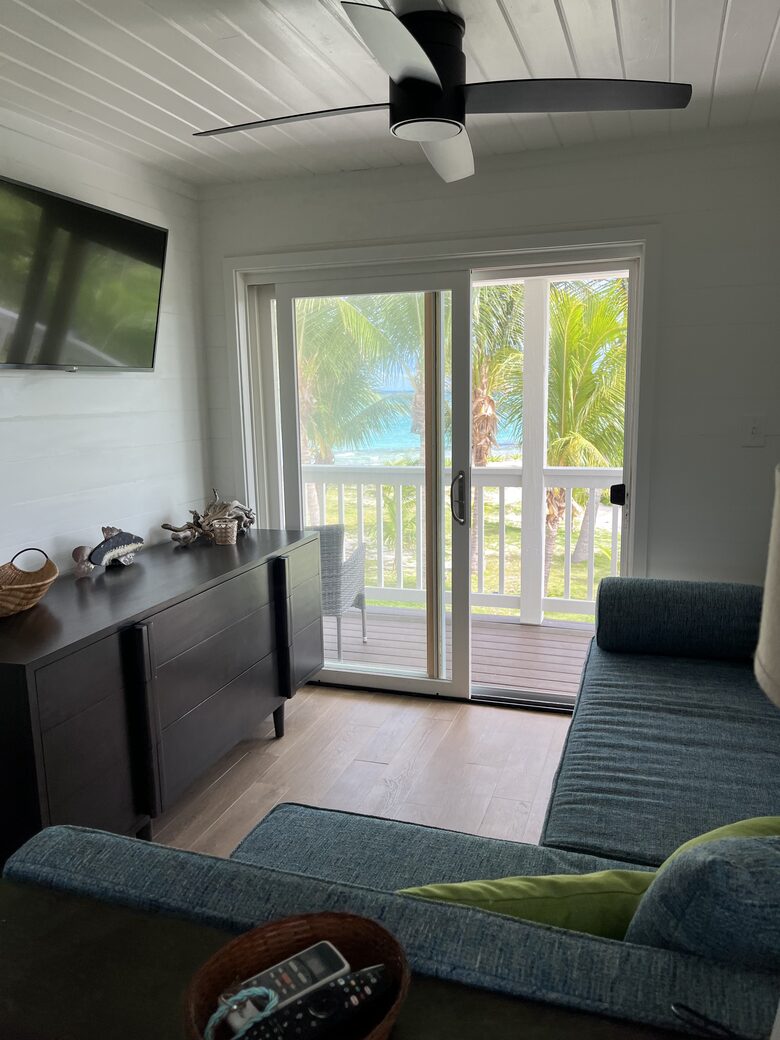 1 bedroom apartment with balcony on 3 sides