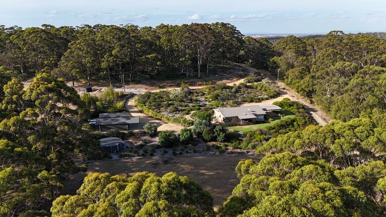 Coralwood Cottage in Native Garden Landscape - North Bornholm, Australia