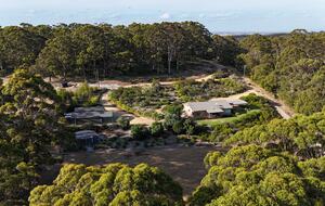 Coralwood Cottage in Native Garden Landscape - North Bornholm, Australia