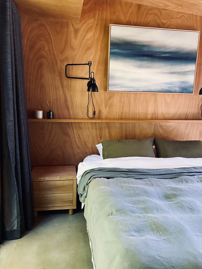 Banksia House | A Coastal Retreat of Natural Elegance - Kings Beach, Australia