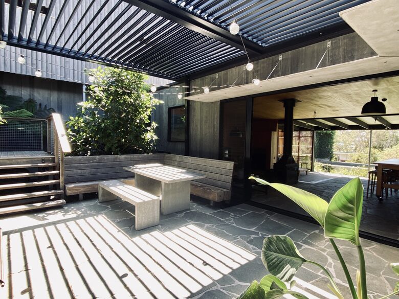 Banksia House | A Coastal Retreat of Natural Elegance - Kings Beach, Australia