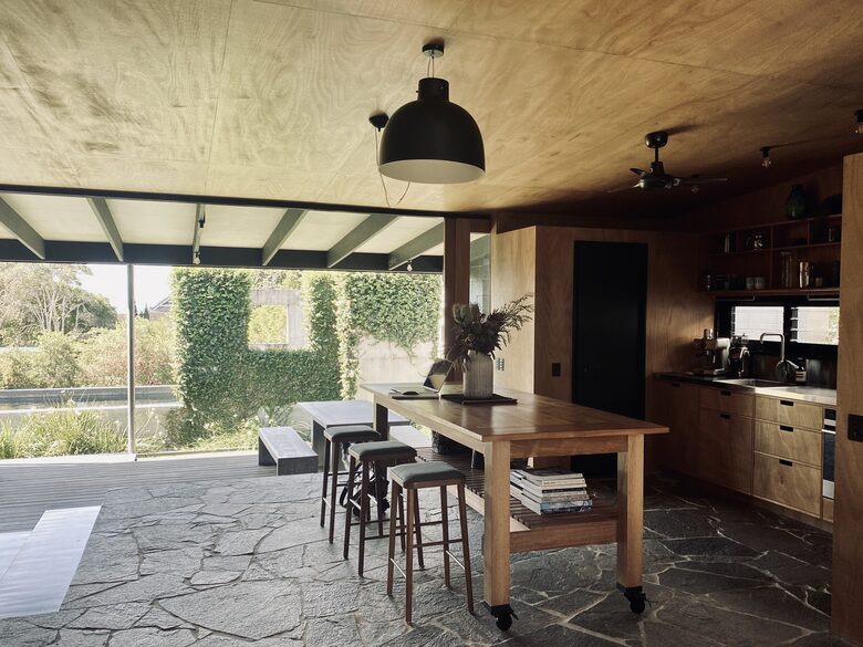 Banksia House | A Coastal Retreat of Natural Elegance - Kings Beach, Australia