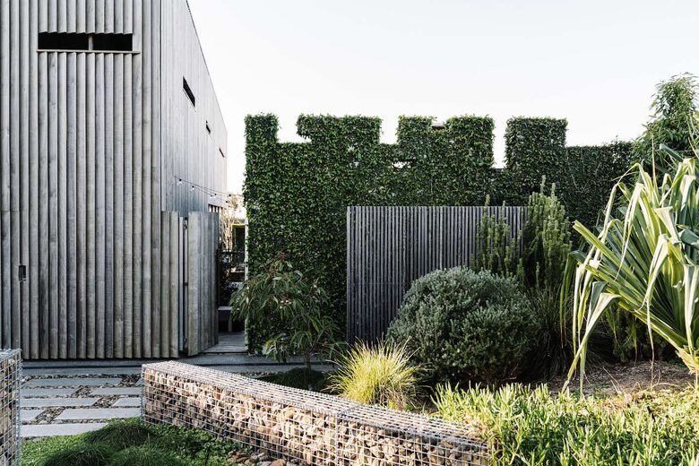 Banksia House | A Coastal Retreat of Natural Elegance - Kings Beach, Australia