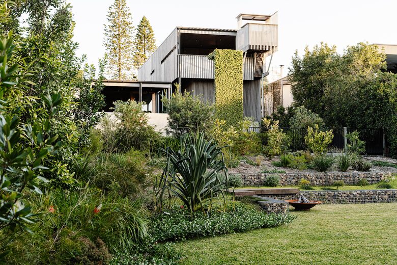 Banksia House | A Coastal Retreat of Natural Elegance - Kings Beach, Australia