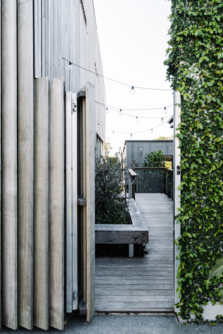 Banksia House | A Coastal Retreat of Natural Elegance - Kings Beach, Australia