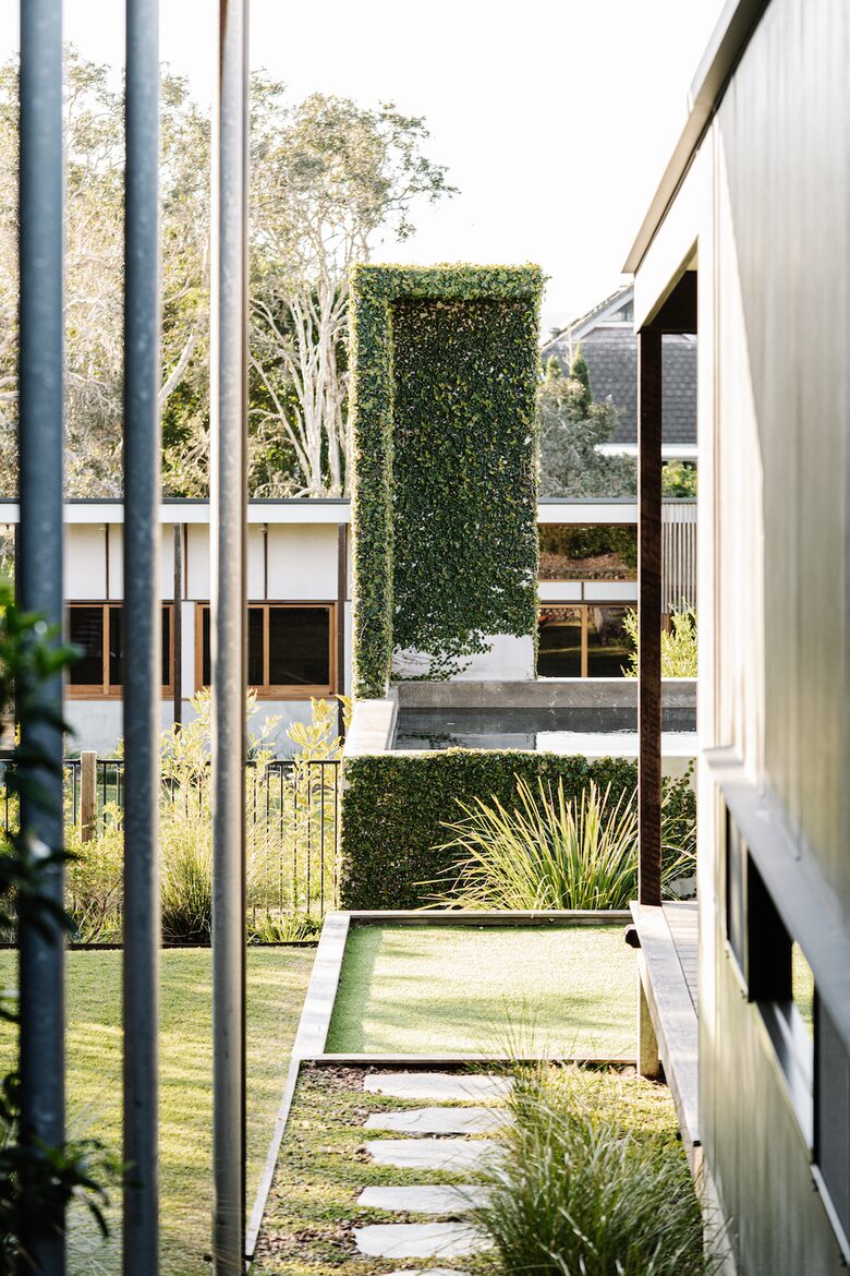 Banksia House | A Coastal Retreat of Natural Elegance - Kings Beach, Australia
