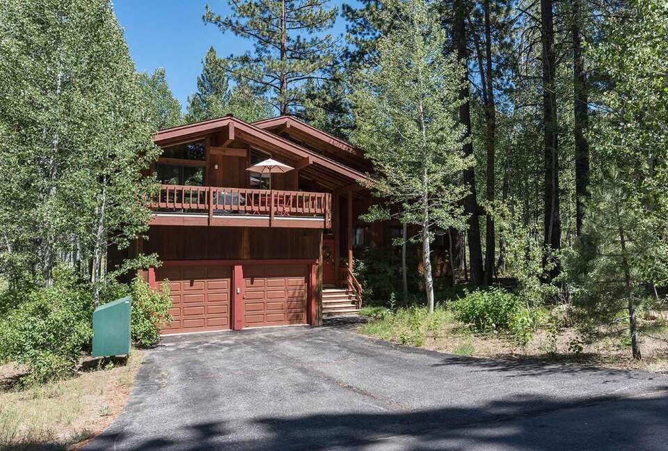 Elegant Northstar Lodge with Private Hot Tub and Resort Amenities - Truckee, California