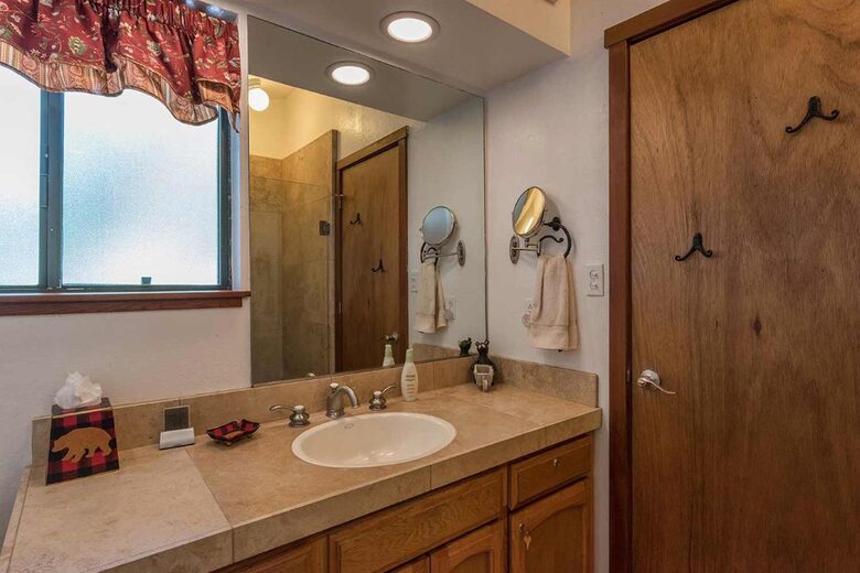 Elegant Northstar Lodge with Private Hot Tub and Resort Amenities - Truckee, California
