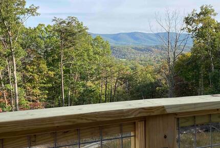 Tranquil Cabin Hideaway Near Wardensville’s Charm - Wardensville, West Virginia