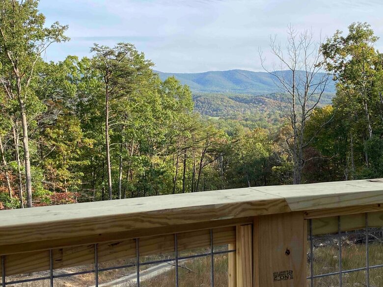 Tranquil Cabin Hideaway Near Wardensville’s Charm - Wardensville, West Virginia
