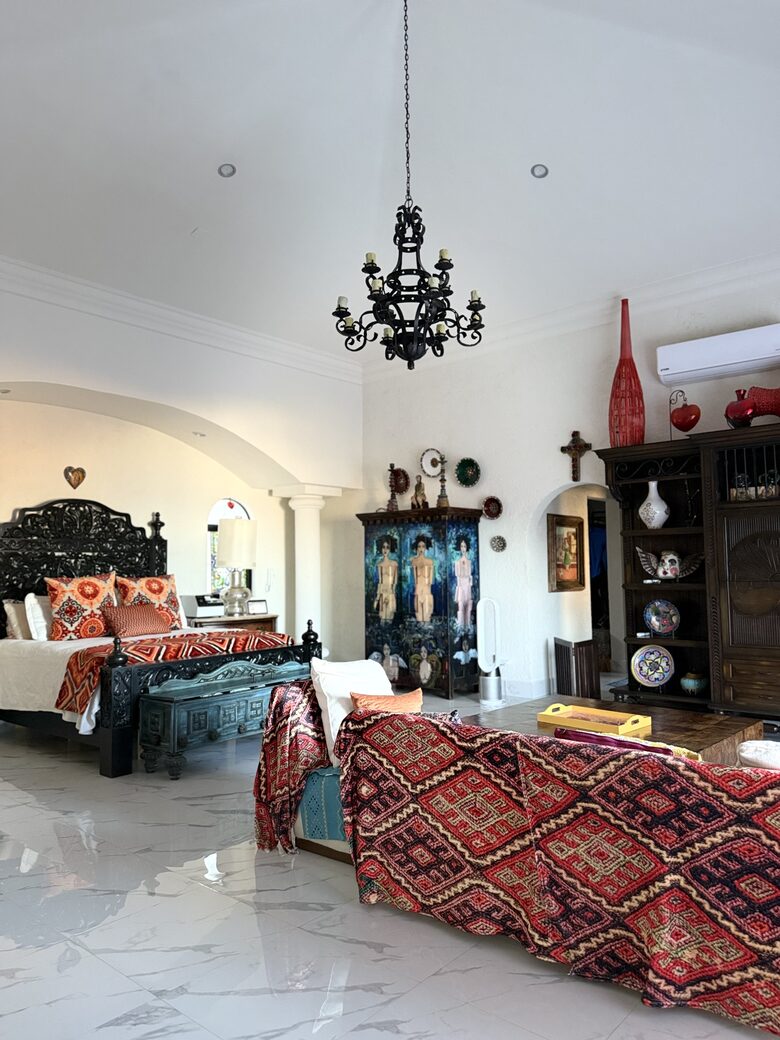 Grand 1500 sq ft Master Suite