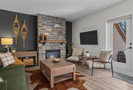 Sunlit Mountain Penthouse with Private Deck & Resort Amenities - Canmore, Canada