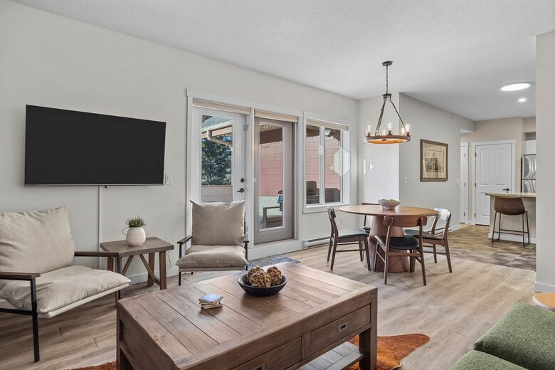 Sunlit Mountain Penthouse with Private Deck & Resort Amenities - Canmore, Canada