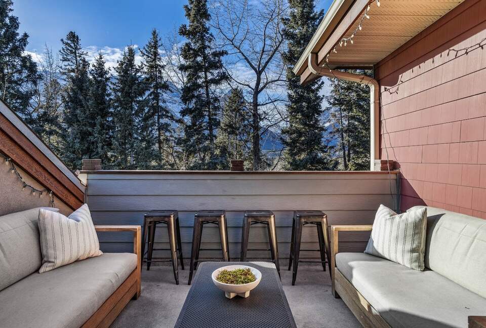 Sunlit Mountain Penthouse with Private Deck & Resort Amenities - Canmore, Canada